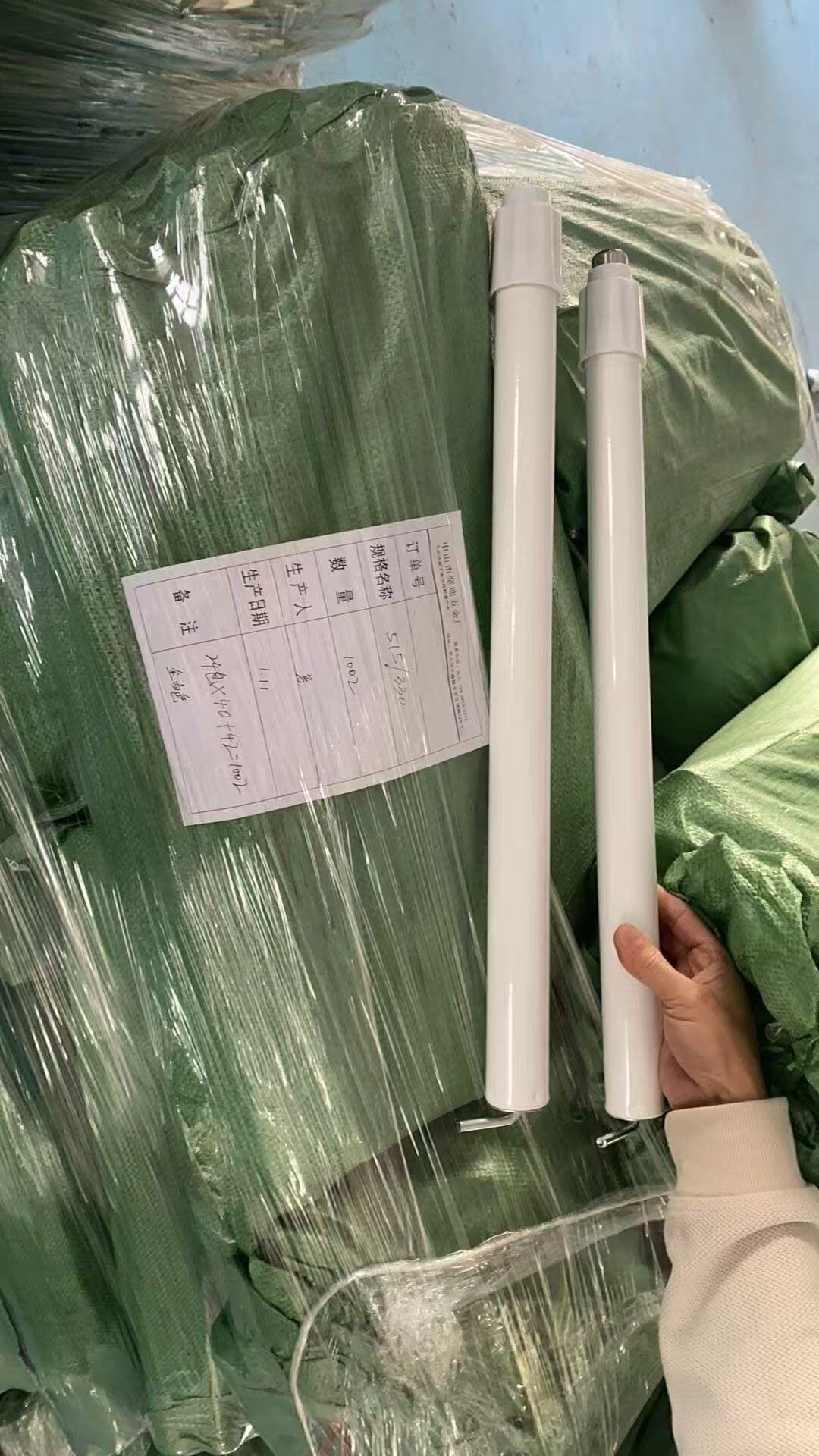 Beyaz vantilatör borusu vida dahil 82 cm ayarlanabilir yükseklik