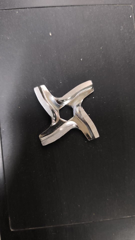 Altıgen göbek yapısına sahip, Tefal ve Moulinex uyumlu kıyma makinesi bıçağı